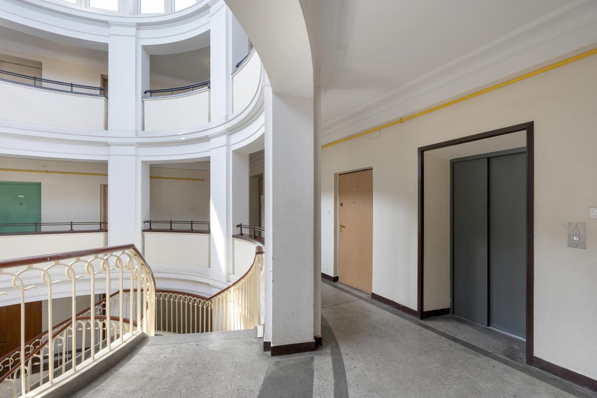 J&w Solidarnosci Apartmán